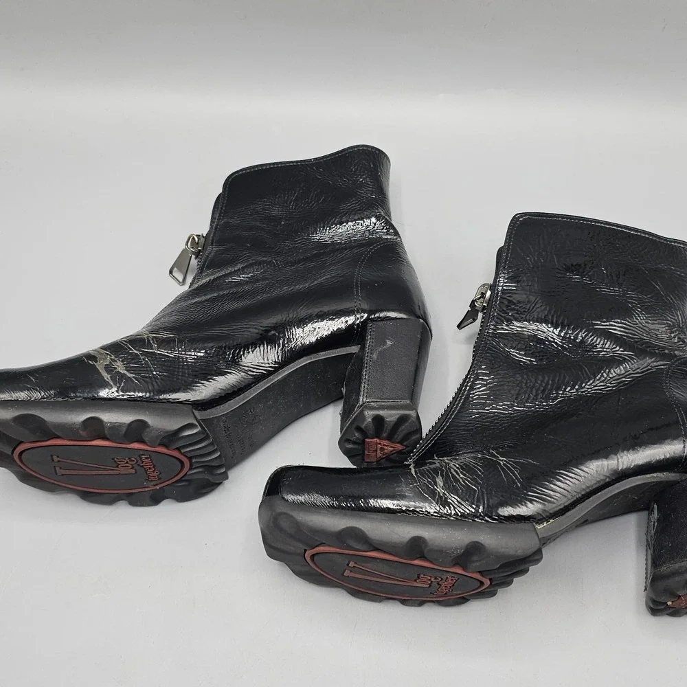 Fluevog Niki Ankle Front Zip Nappa Patent Leather Boots Sz 9.5 2.5